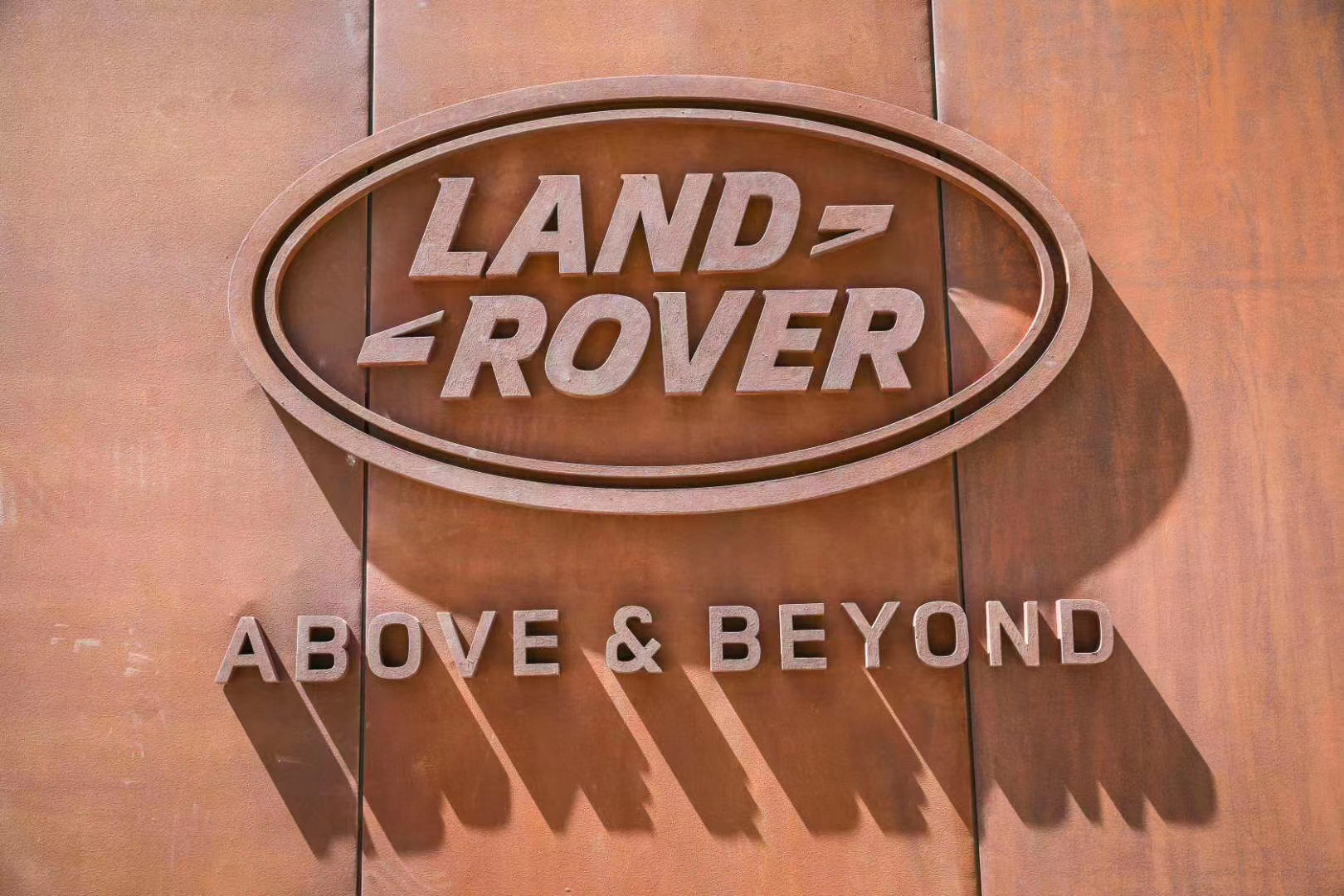 深圳極限全地形SUV全新路虎·衛(wèi)士中國(guó)首秀